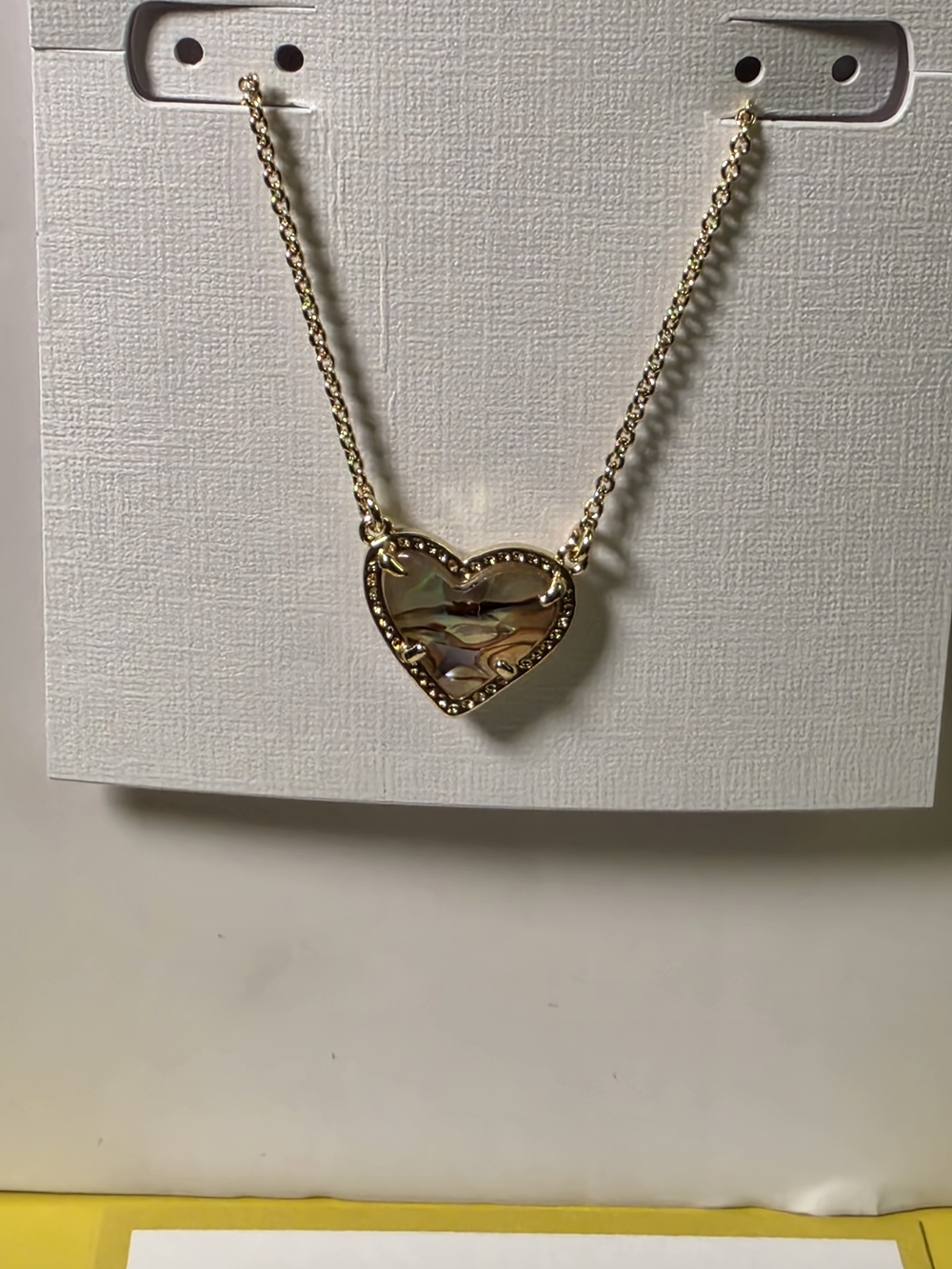 ​NWT Kendra Scott Ari Heart Short Pendant Necklace Abalone Shell Gold